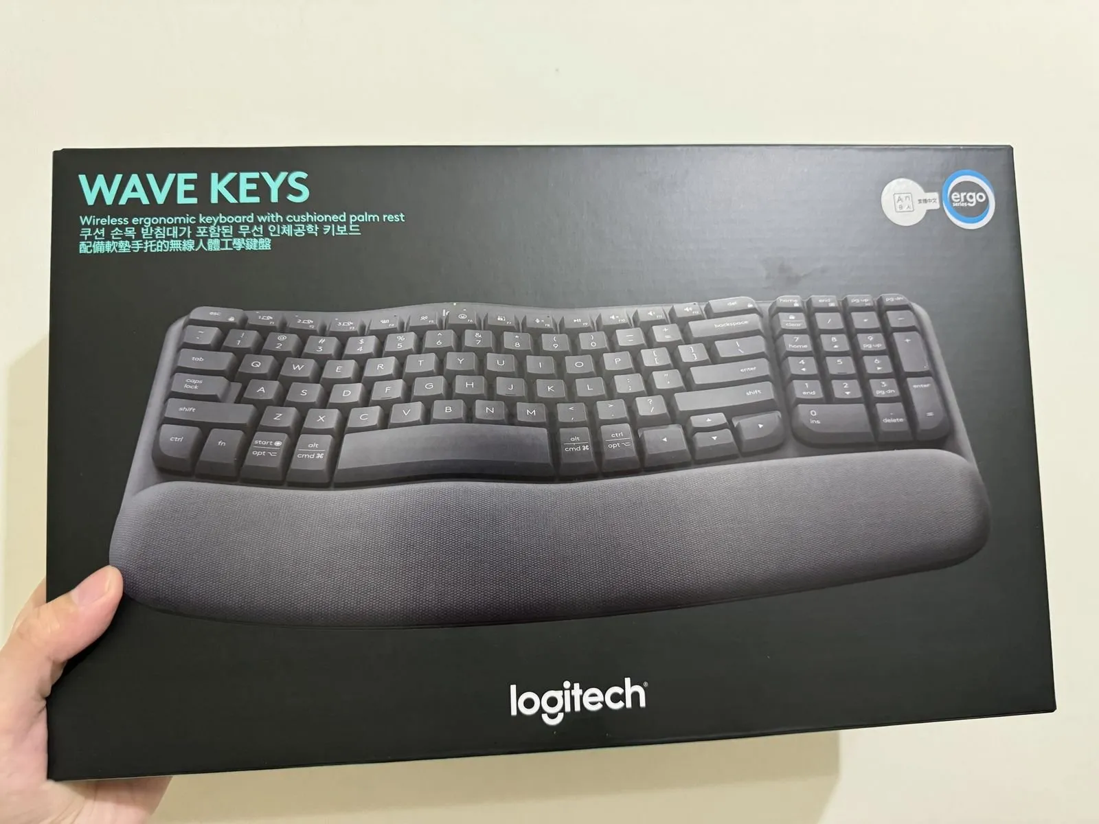 【嗡嗡開箱 #22】羅技 – Wave Keys 人體工學鍵盤 (+ LIFT人體工學垂直滑鼠 & 贈品頸枕) 開箱 | 不專業開箱文