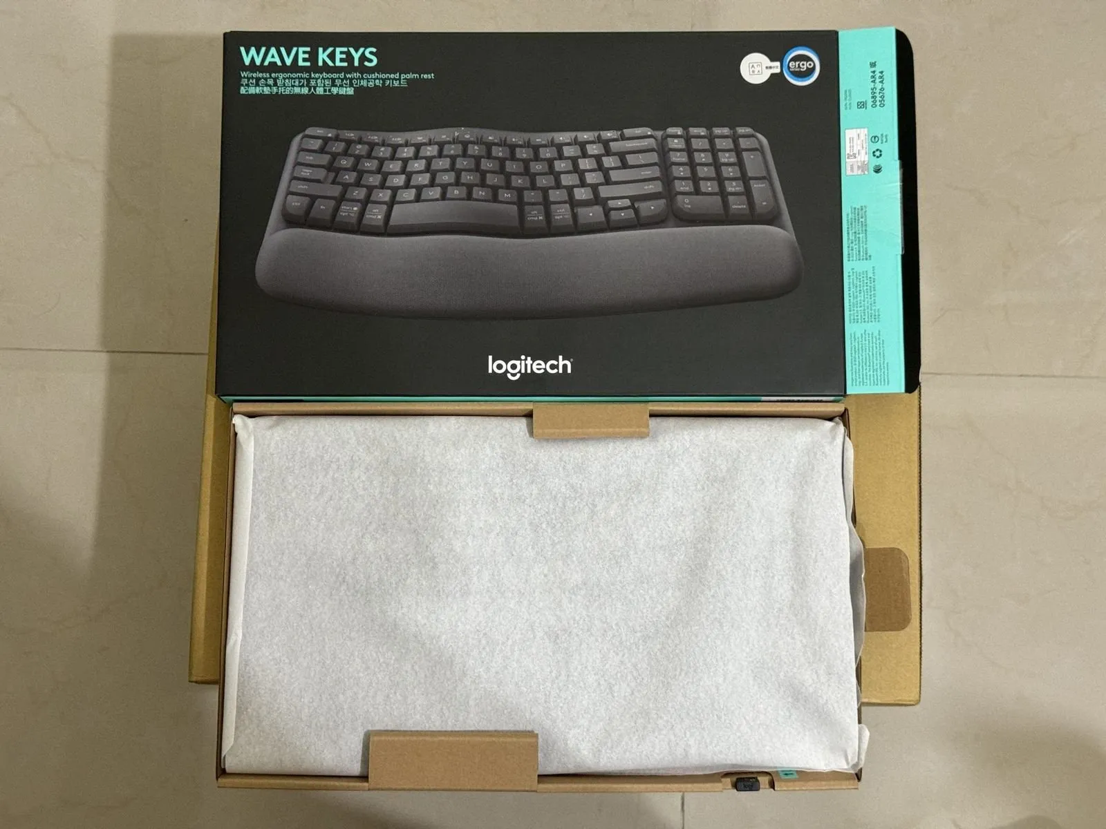 【嗡嗡開箱 #22】羅技 – Wave Keys 人體工學鍵盤 (+ LIFT人體工學垂直滑鼠 & 贈品頸枕) 開箱 | 不專業開箱文