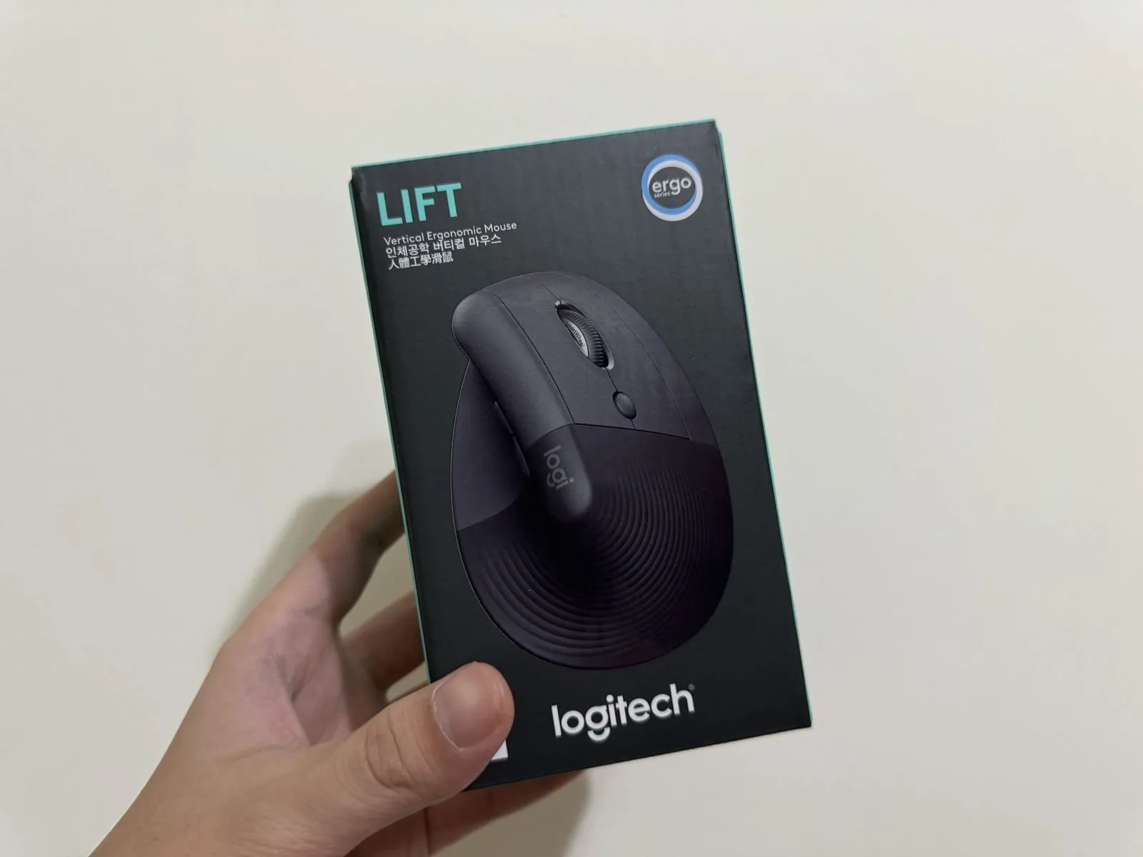 【嗡嗡開箱 #22】羅技 – Wave Keys 人體工學鍵盤 (+ LIFT人體工學垂直滑鼠 & 贈品頸枕) 開箱 | 不專業開箱文